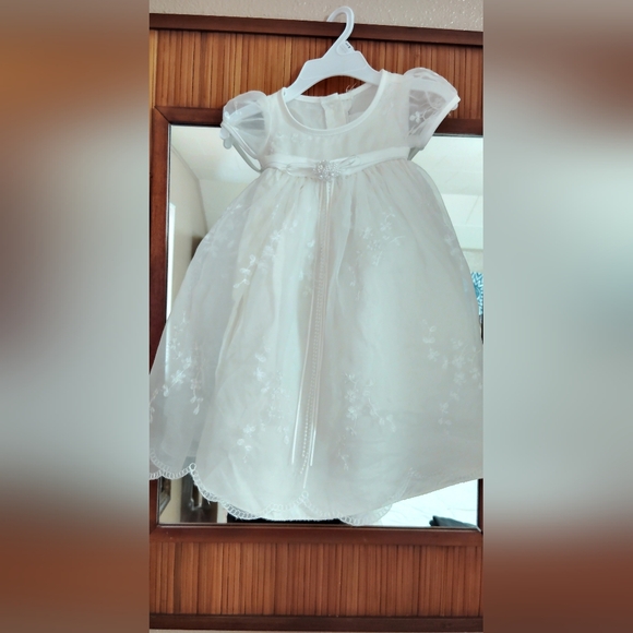 Zara Other - White Pearl Girls Dress with Floral Embroidery